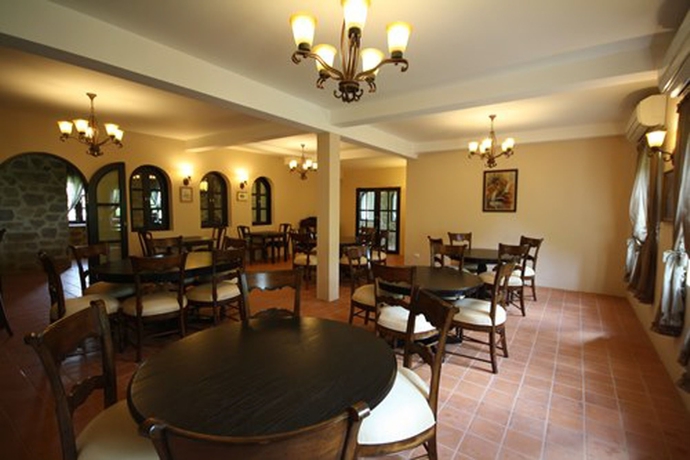 Imagen del bar/restaurante del Hotel Villa Malinee Khao Yai. Foto 4