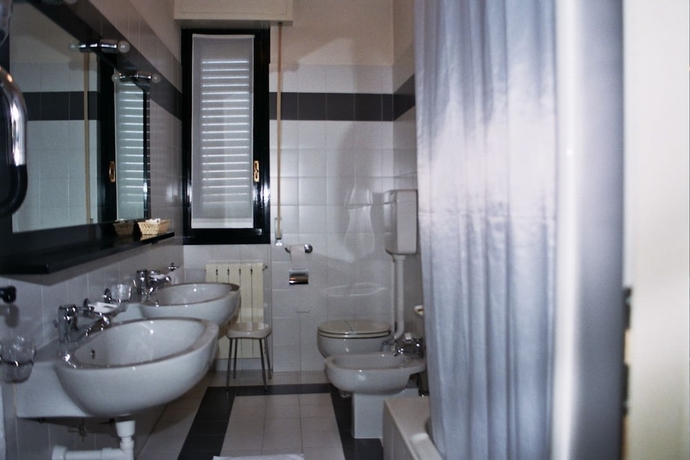 Imagen de la habitación del Hotel Villa Malpensa. Foto 18