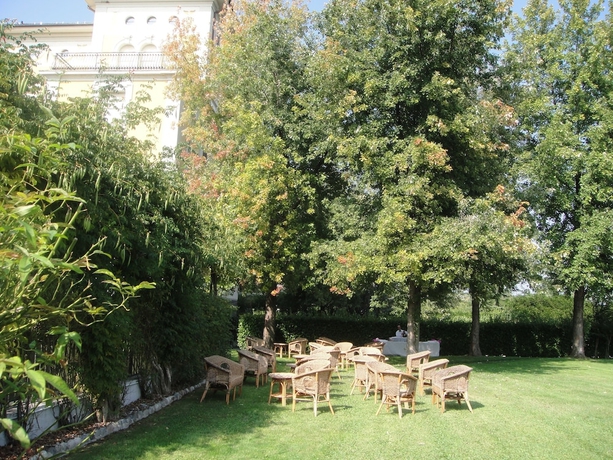 Imagen del bar/restaurante del Hotel Villa Malpensa. Foto 4