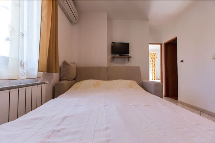 Imagen de la habitación del Hotel Villa Mara. Foto 12