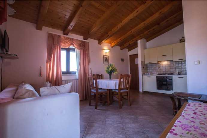 Imagen de la habitación del Hotel Villa Mara. Foto 13