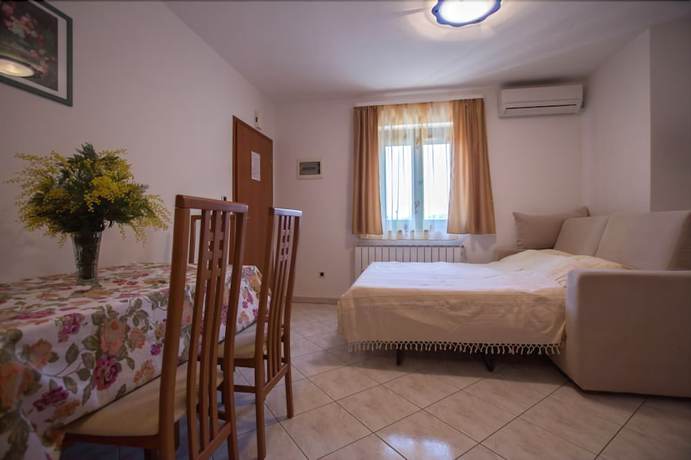 Imagen de la habitación del Hotel Villa Mara. Foto 14