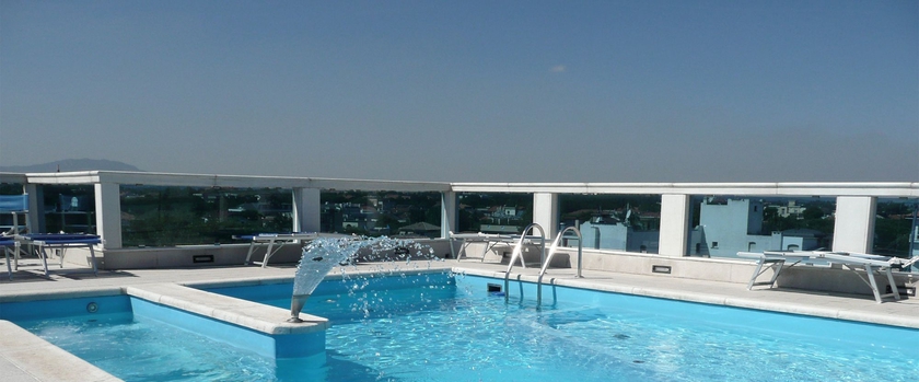 Imagen de la piscina del Hotel Villa Mare, Riccione. Foto 8
