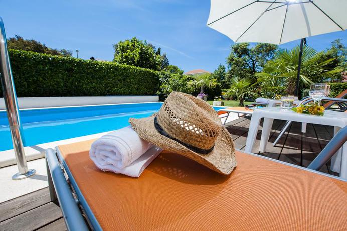 Imagen de la piscina del Hotel Villa Marea. Foto 11