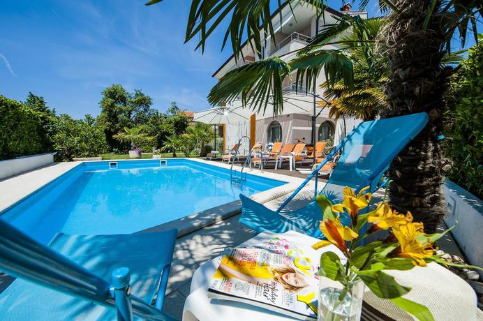 Imagen de la piscina del Hotel Villa Marea. Foto 12