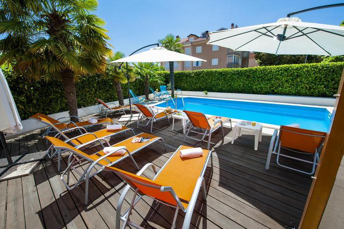 Imagen de la piscina del Hotel Villa Marea. Foto 13