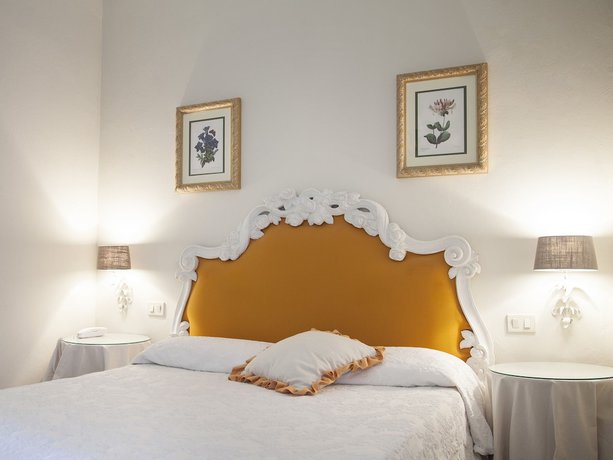 Imagen de la habitación del Hotel Villa Maremonti. Foto 11