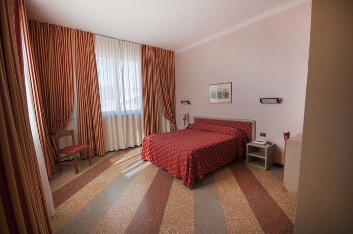 Imagen de la habitación del Hotel Villa Margherita, Ladispoli. Foto 4