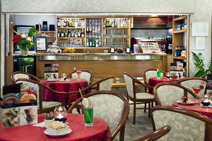 Imagen del bar/restaurante del Hotel Villa Margherita, Ladispoli. Foto 3