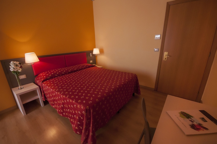 Imagen de la habitación del Hotel Villa Margherita, Ladispoli. Foto 6