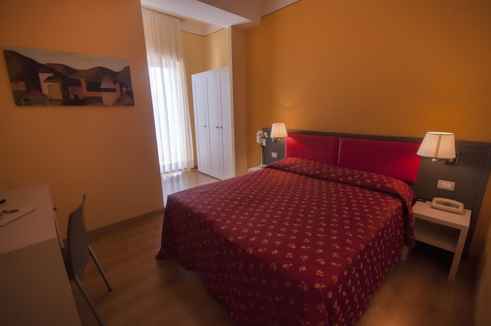 Imagen de la habitación del Hotel Villa Margherita, Ladispoli. Foto 7