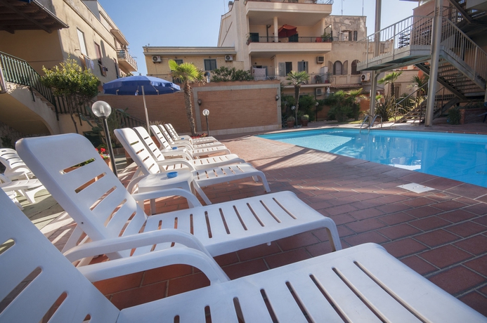 Imagen de la piscina del Hotel Villa Margherita, Ladispoli. Foto 16