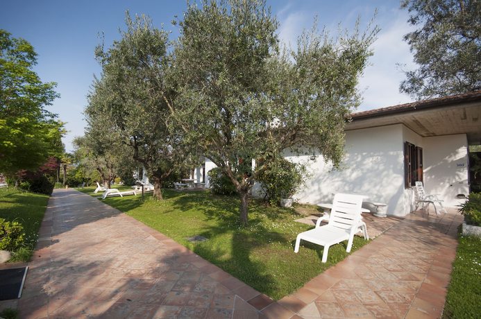 Imagen de los exteriores del Hotel Villa Maria, Desenzano del Garda. Foto 6