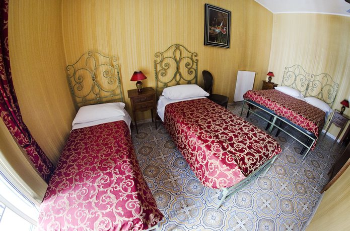 Imagen de la habitación del Hotel Villa Maria, N&aacute;poles. Foto 13