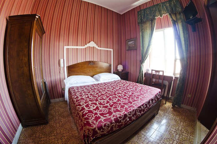 Imagen de la habitación del Hotel Villa Maria, N&aacute;poles. Foto 14