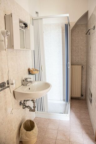 Imagen de la habitación del Hotel Villa Maria Teresa. Foto 16