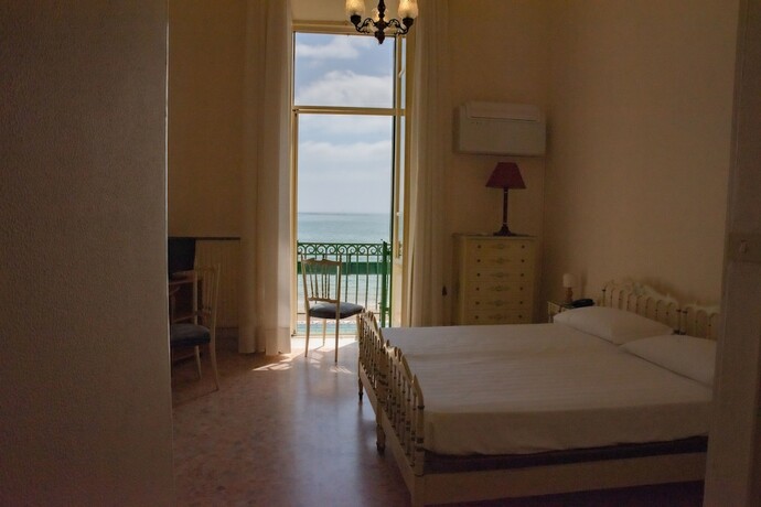 Imagen de la habitación del Hotel Villa Maria Teresa. Foto 18