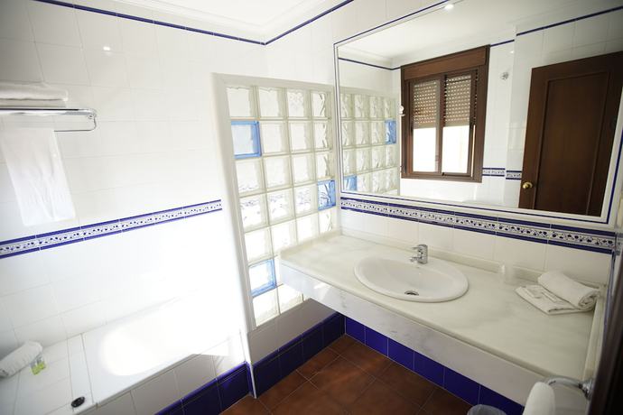 Imagen de la habitación del Hotel Villa Mar&iacute;a, La Rinconada. Foto 9