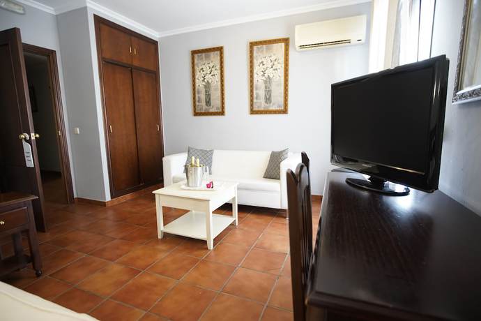Imagen de la habitación del Hotel Villa Mar&iacute;a, La Rinconada. Foto 18