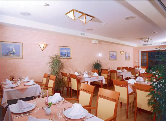 Imagen del bar/restaurante del Hotel Villa Marija. Foto 8