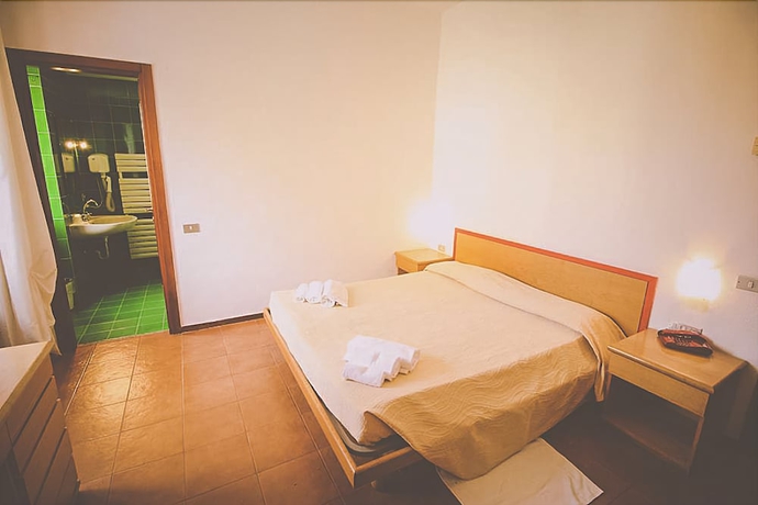 Imagen de la habitación del Hotel Villa Marina, La Maddalena. Foto 10