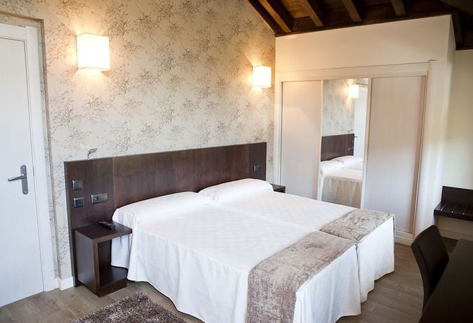 Imagen de la habitación del Hotel Villa Marrón. Foto 4