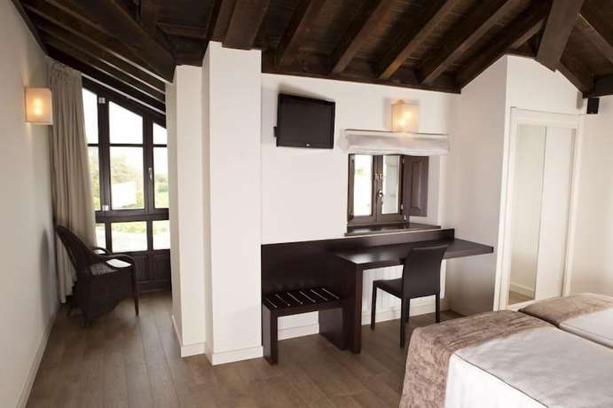 Imagen de la habitación del Hotel Villa Marrón. Foto 5