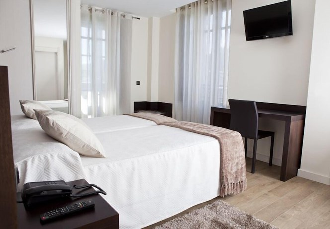 Imagen de la habitación del Hotel Villa Marrón. Foto 6