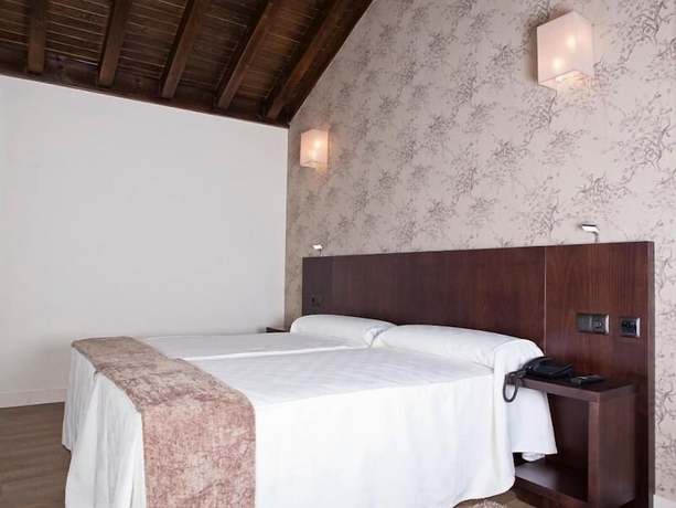 Imagen de la habitación del Hotel Villa Marrón. Foto 7