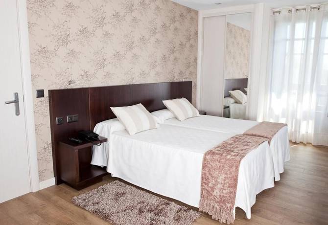 Imagen de la habitación del Hotel Villa Marrón. Foto 9