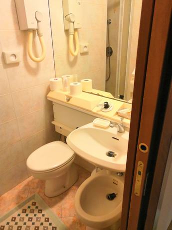 Imagen de la habitación del Hotel Villa Mary, Loano. Foto 16