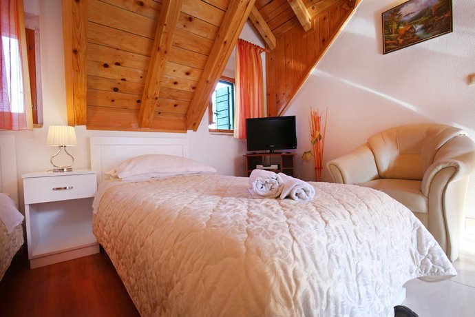 Imagen de la habitación del Hotel Villa Matejuska Heritage. Foto 8