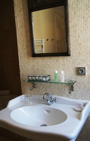 Imagen de la habitación del Hotel Villa Mazarin Aigues Mortes. Foto 15