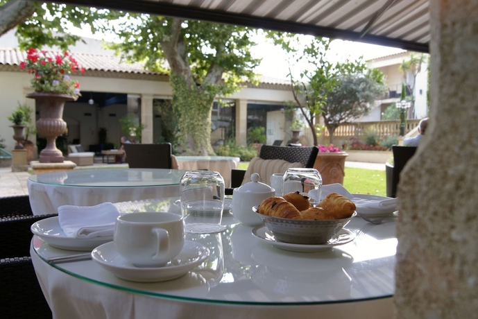 Imagen del bar/restaurante del Hotel Villa Mazarin Aigues Mortes. Foto 4