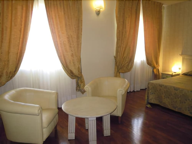 Imagen de la habitación del Hotel Villa Medici. Foto 8