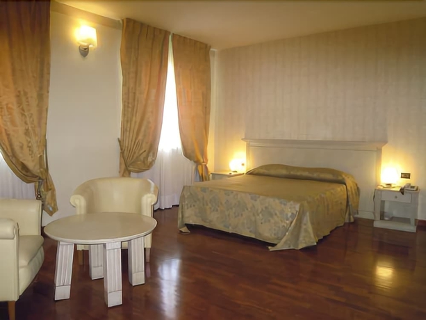 Imagen de la habitación del Hotel Villa Medici. Foto 9