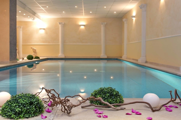 Imagen de la piscina del Hotel Villa Medici. Foto 19