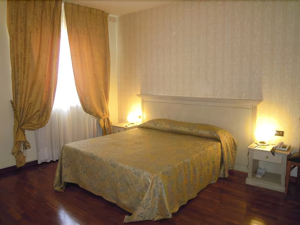 Imagen de la habitación del Hotel Villa Medici, Lanciano. Foto 7