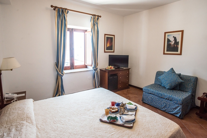 Imagen de la habitación del Hotel Villa Meligunis. Foto 3