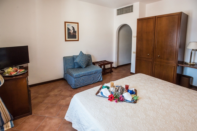 Imagen de la habitación del Hotel Villa Meligunis. Foto 5