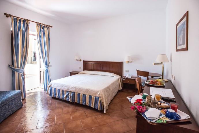 Imagen de la habitación del Hotel Villa Meligunis. Foto 7