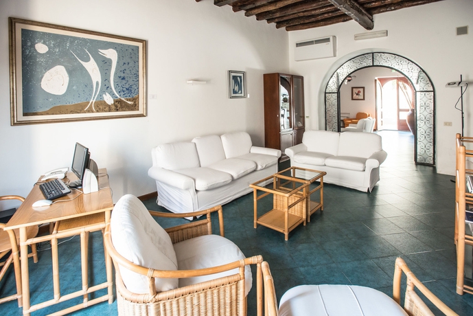 Imagen de la habitación del Hotel Villa Meligunis. Foto 9