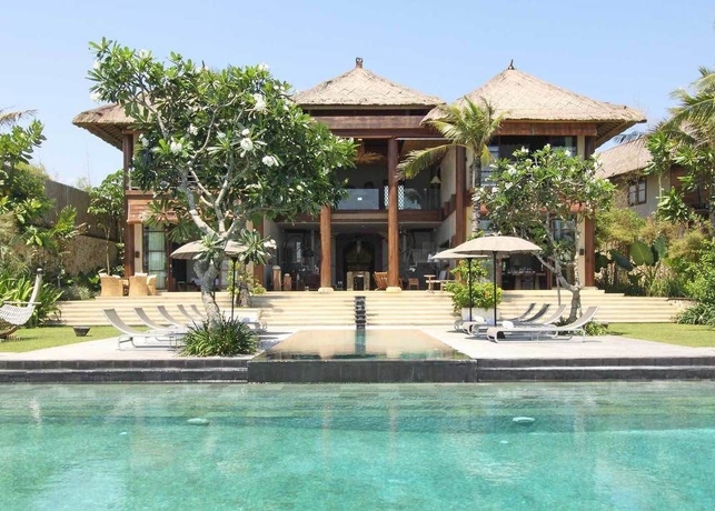 Imagen de la piscina del Hotel Villa Melissa. Foto 15