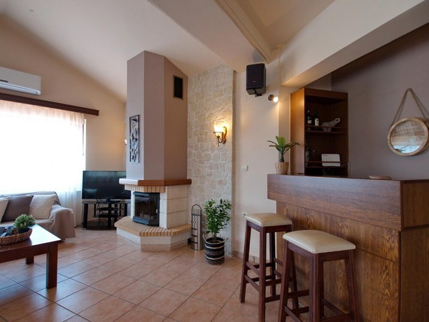 Imagen de la habitación del Hotel Villa Metapothia in Gavalohori. Foto 12