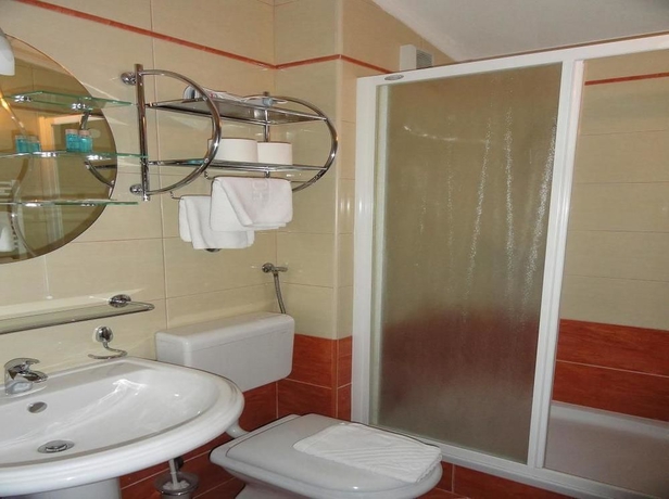 Imagen de la habitación del Hotel Villa Mila. Foto 13
