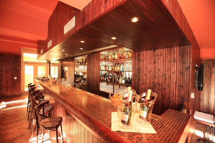 Imagen del bar/restaurante del Hotel Villa Milada. Foto 3