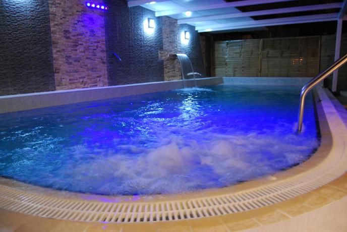 Imagen de la piscina del Hotel Villa Milka. Foto 17