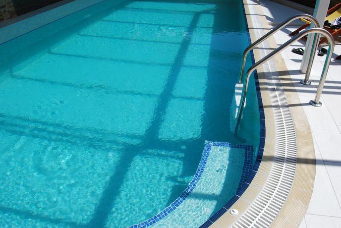 Imagen de la piscina del Hotel Villa Milka. Foto 18