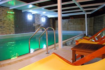 Imagen de la piscina del Hotel Villa Milka. Foto 19