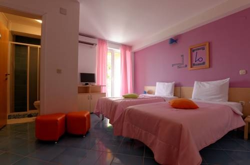 Imagen de la habitación del Hotel Villa Mina. Foto 8